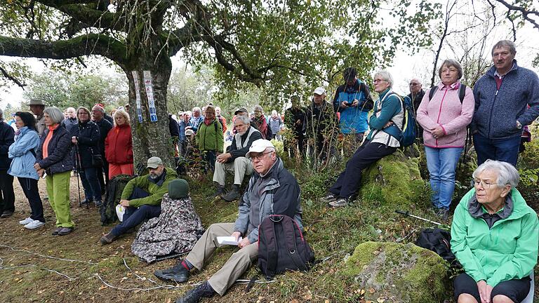 Nach einem Jahr Corona-bedingter Pause war die Heidelsteinfeier des  Rhönklub in diesem Jahr wieder für Besucher offen. Foto: Marion Eckert       -  Nach einem Jahr Corona-bedingter Pause war die Heidelsteinfeier des  Rhönklub in diesem Jahr wieder für Besucher offen. Foto: Marion Eckert