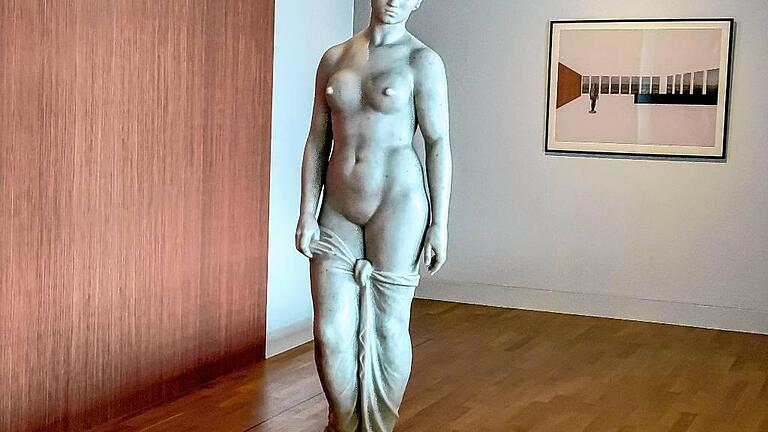Lehmbruck-Statue im Vordergrund, Collage zum Museum Georg Schäfer im Hintergrund – Mies van der Rohe baute gerne auch moderne Kunst in seine Collagen ein. Lehmbruck-Statue im Vordergrund, Collage zum Museum Georg Schäfer im Hintergrund – Mies van der Rohe baute gerne auch moderne Kunst in seine Collagen ein.