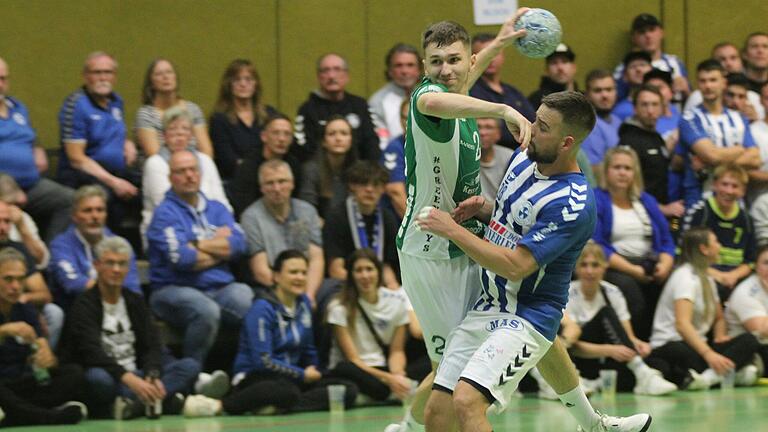 Auch Tobias Seitz (links, hier gegen Gabor Farkas vom SV Michelfeld) konnte die Niederlage für die Marktstefter Handballer verhindern.