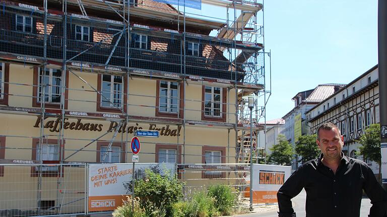 Anton Schick, der Eigentümer des ehemaligen Erthalschen Lustschlösschen hat mit den Arbeiten begonnen. Foto: Johannes Schlereth       -  Anton Schick, der Eigentümer des ehemaligen Erthalschen Lustschlösschen hat mit den Arbeiten begonnen. Foto: Johannes Schlereth