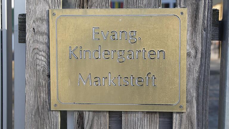 Das VGV-Verfahren zur Ermittlung des Architektenbüros für die Sanierung und Erweiterung des Kindergartens in Marktsteft ist abgeschlossen, die Wahl des Stadtrats fiel auf das Büro Dold+Versbach in Gerbrunn.