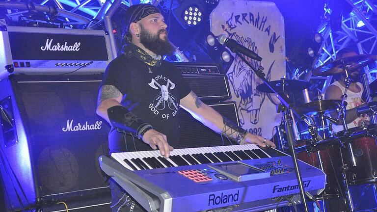 Marian Kemper, selbst Keyboarder der Band Metlash, ist die treibende Kraft hinsichtlich der Organisation der Bands auf dem Bike-Weekend in Mellrichstadt.