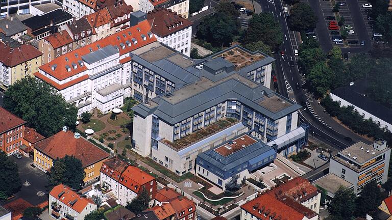 Das Krankenhaus St. Josef liegt mitten in der Schweinfurter Innenstadt gegenüber von Theater und Kunsthalle.