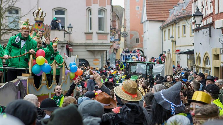 Im vergangenen Jahr konnte der Ochsenfurter Faschingszug (Archivbild) nach zwei Jahren Corona-Pause zum ersten Mal wieder stattfinden.