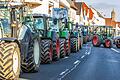 Sorgen derzeit immer wieder für Verkehrsbeeinträchtigungen: Landwirtinnen und Landwirte bei der landesweiten Protestaktion mit Straßenblockade im Schweinfurter Stadtteil Oberdorf.