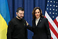 Fortsetzung 60. Münchner Sicherheitskonferenz (MSC)       -  Der ukrainische Präsident Wolodymyr Selenskyj traf in München auch auf US-Vizepräsidentin Kamala Harris. Wenn es nach ihr ginge, bekäme die Ukraine die ersehnten US-Milliarden.  Aber republikanische Kongress-Abgeordnete haben die Gelder noch immer nicht freigegeben.