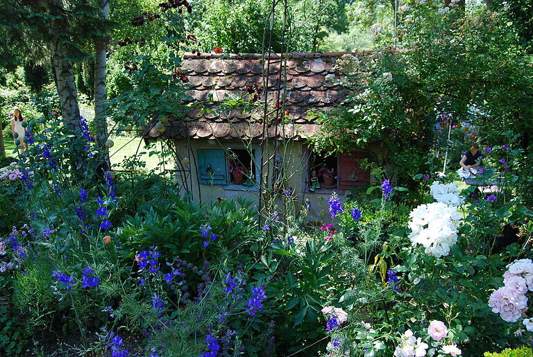 Im Garten von Anita Rau und Ulrich Seifert in Frickenhausen. Im Garten von Anita Rau und Ulrich Seifert in Frickenhausen.