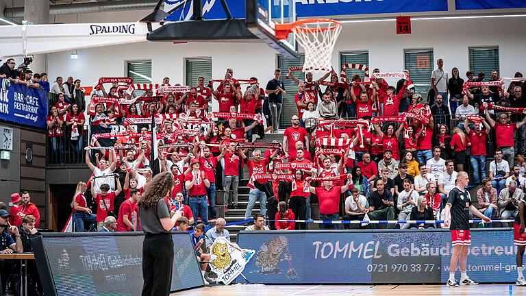 Die Baskets hatten sehr ordentliche Unterstützung vom mitgereisten Anhang. Die Baskets hatten sehr ordentliche Unterstützung vom mitgereisten Anhang.