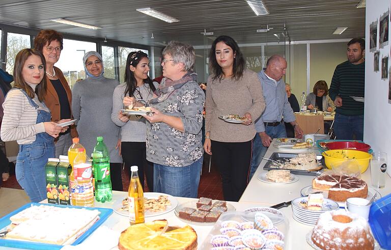 Zehn Begegnungscafes gibt es derzeit im Landkreis Schweinfurt, hier ein Archivbild vom Treffen in Werneck. Dabei agieren Ehrenamtliche gemeinsam mit hauptamtlichen Unterstützern von Seiten der Diakonie Schweinfurt.