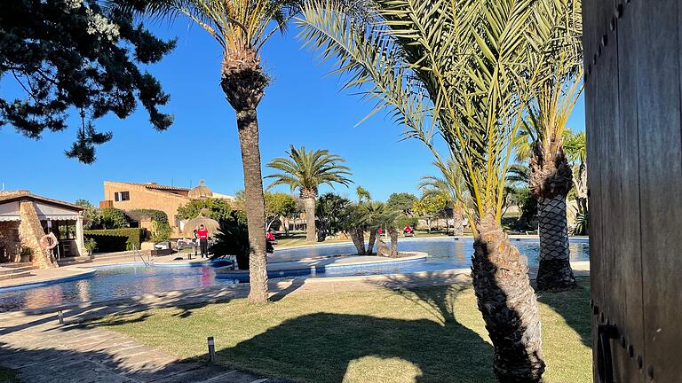 Ein Blick in den Garten der Finca, auf der die Würzburger Kickers in dieser Woche leben. Ein Blick in den Garten der Finca, auf der die Würzburger Kickers in dieser Woche leben.