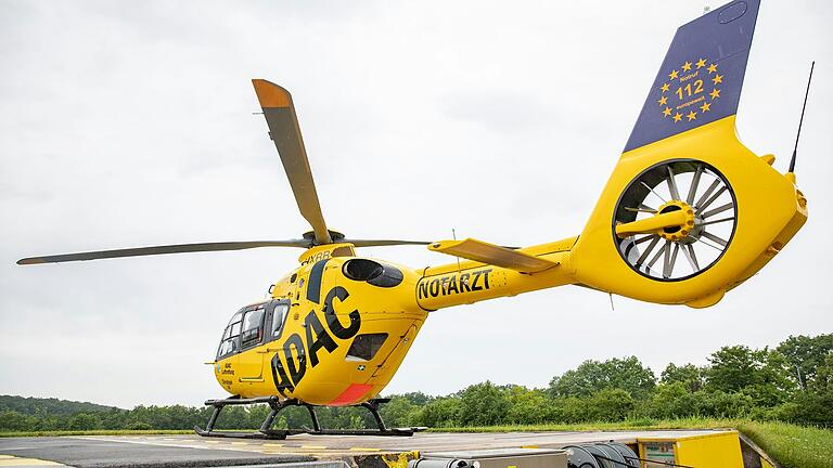 Der Rettungshelikopter 'Christoph 18' vor der Main-Klinik in Ochsenfurt.&nbsp;