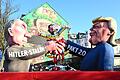 Rosenmontagszug - Düsseldorf       -  Auf einem der Düsseldorfer Rosenmontagswagen schließen Donald Trump und Wladimir Putin einen &bdquo;Hitler-Stalin-Pakt 2.0&rdquo; auf Kosten der Ukraine ab.