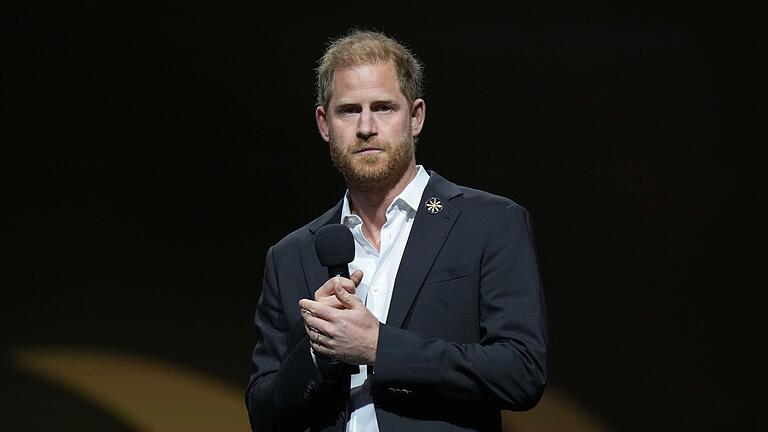 Prinz Harry - Die konservative US-Denkfabrik vermutet, Prinz Harry könne Falschangaben zu Drogenkonsum in seinem Visumsantrag gemacht haben. (Archivbild) Prinz Harry - Die konservative US-Denkfabrik vermutet, Prinz Harry könne Falschangaben zu Drogenkonsum in seinem Visumsantrag gemacht haben. (Archivbild)