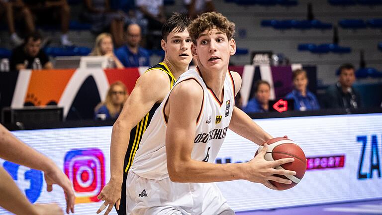 Er war einer Jüngsten im deutschen Team: Hannes Steinbach bei der U-18-Europameisterschaft im serbischen Niš. Er war einer Jüngsten im deutschen Team: Hannes Steinbach bei der U-18-Europameisterschaft im serbischen Niš.