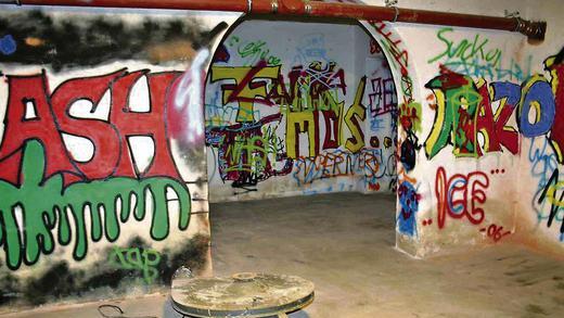Im letzten Kellerwinkel: Überreste eines Graffiti-Workshops.