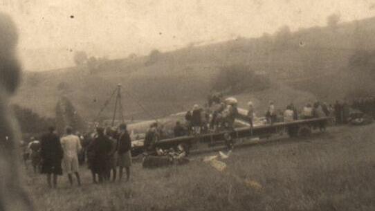FlugzeugRupp       -  Notlandung eines zweimotorigen amerikanischen Bombers am 12. September 1944 bei Ruppertshütten.
