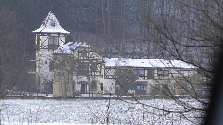 Das Hafenlohrer Waldschlösschen im winterlichen Schnee. Das Hafenlohrer Waldschlösschen im winterlichen Schnee.