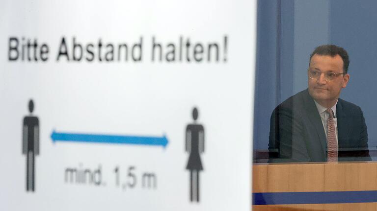 Bundesgesundheitsminister Jens Spahn (CDU) hat eindringlich dazu aufgerufen, die Schutzmaßnahmen einzuhalten und vor der Gefahr einer zweiten Corona-Welle gewarnt.