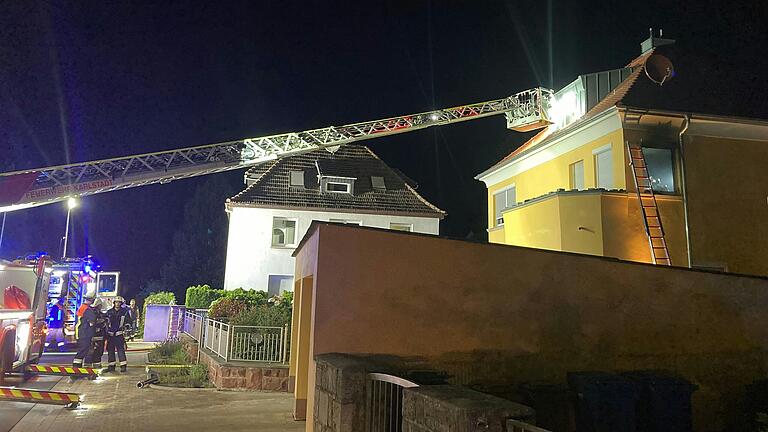 Das Feuer ging von einem Zimmer im Obergeschoss aus.