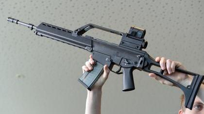 Ergebnisse zur Affäre um Sturmgewehr G36 werden vorgestellt       -  Heiß diskutiert: Das Sturmgewehr G36