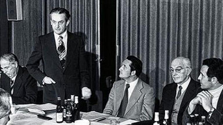 Vor 40 Jahren: Bodo Manstein, Herbert Gruhl (stehend), Hubert Weinzierl, Bernhard Grzimek und Helmut Steiniger gründen in Marktheidenfeld den BNUD/BUND.