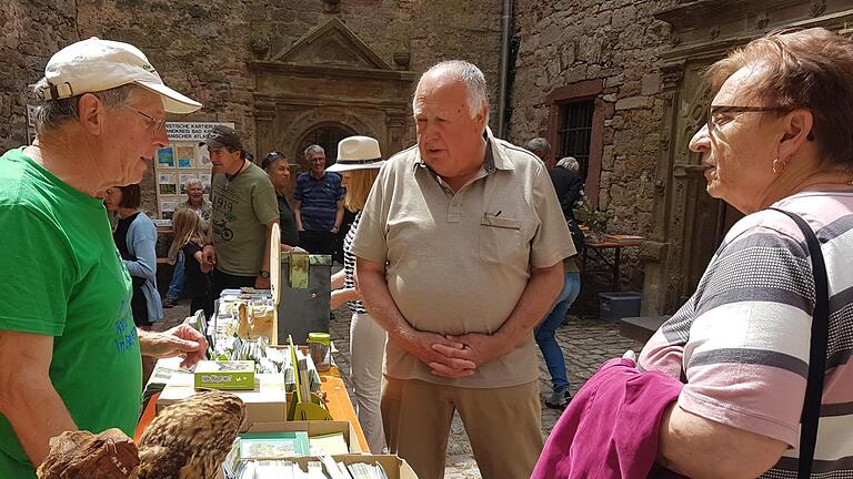 Infostand: Fritz Mährlein informierte die zahlreichen Gäste. - Infostand: Fritz Mährlein informierte die zahlreichen Gäste. Infostand: Fritz Mährlein informierte die zahlreichen Gäste. - Infostand: Fritz Mährlein informierte die zahlreichen Gäste.