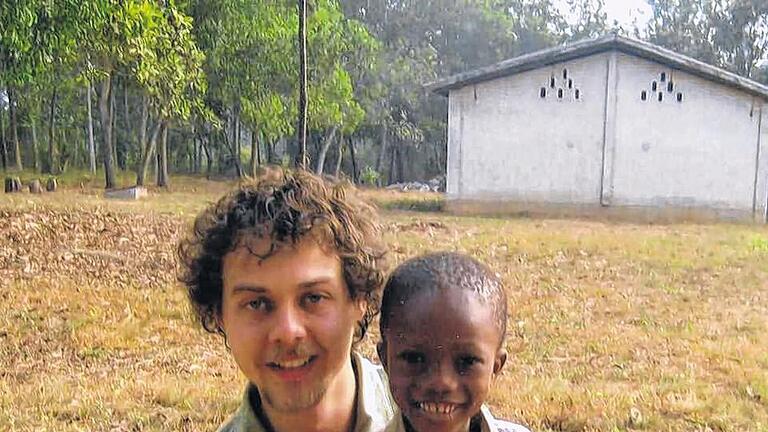 Micha Trotzky aus Sennfeld: Der CVJM hat sein Mitglied für drei Jahre nach Togo entsandt. Der 25-Jährige wird im Süden Togos bei den CVJM in Bagbe und Avetonou Landwirte ausbilden und ein landwirtschaftliches Schulungsprogramm für junge Menschen einrichten.