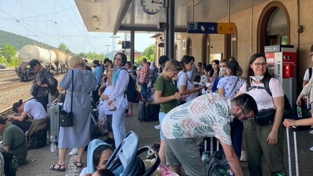 Bahn-Chaos an den Bahnhöfen Lohr (im Bild) und Gemünden: Mitte Juni strandeten dort wegen eines Notarzteinsatzes rund 1200 Reisende. Bahn-Chaos an den Bahnhöfen Lohr (im Bild) und Gemünden: Mitte Juni strandeten dort wegen eines Notarzteinsatzes rund 1200 Reisende.