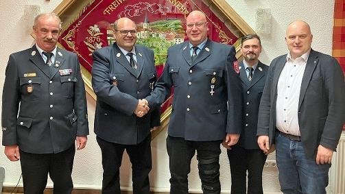 Kreisbrandmeister Klaus Preisendörfer, der neue 1. Kommandant Tobias Köth, scheidender 1. Kommandant Michael Nauth, 2. Kommandant Sebastian Wirth und Bürgermeister Daniel Wehner. - Kreisbrandmeister Klaus Preisendörfer, der neue 1. Kommandant Tobias Köth, scheidender 1. Kommandant Michael Nauth, 2. Kommandant Sebastian Wirth und Bürgermeister Daniel Wehner. Kreisbrandmeister Klaus Preisendörfer, der neue 1. Kommandant Tobias Köth, scheidender 1. Kommandant Michael Nauth, 2. Kommandant Sebastian Wirth und Bürgermeister Daniel Wehner. - Kreisbrandmeister Klaus Preisendörfer, der neue 1. Kommandant Tobias Köth, scheidender 1. Kommandant Michael Nauth, 2. Kommandant Sebastian Wirth und Bürgermeister Daniel Wehner.