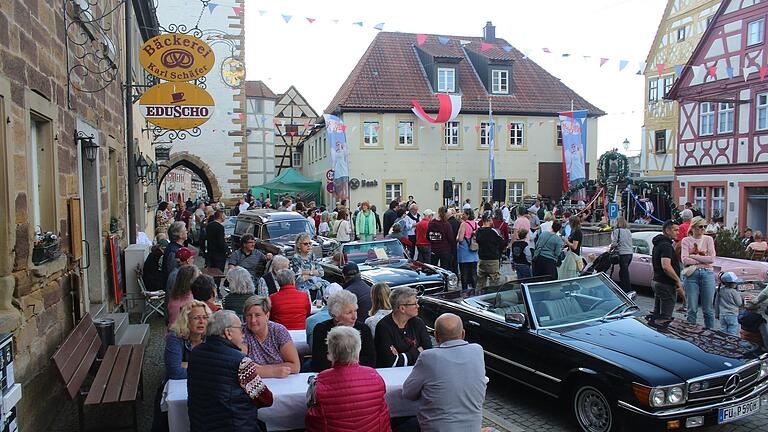 Die Oldtimer-Schau Prichsenstadt Classics lockt jedes Jahr viele Besucher in die Stadt.
