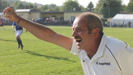 'Jaaaaaaa.' Nach dem 2:0-Treffer durch seinen Sohn Danny schrie Augsfelds TrainerDieter Schlereth seine Freude heraus.