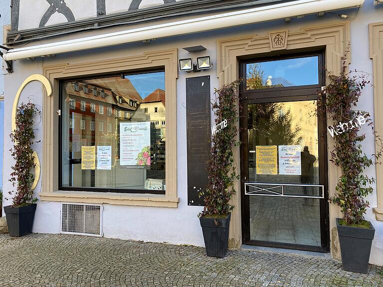Derzeit ist der bisherige Blumenladen Engel am Gerolzhöfer Marktplatz leergeräumt und geschlossen. Am 8. Februar eröffnet dort laut Aushang Blumen Edelweiß eine Filiale. Derzeit ist der bisherige Blumenladen Engel am Gerolzhöfer Marktplatz leergeräumt und geschlossen. Am 8. Februar eröffnet dort laut Aushang Blumen Edelweiß eine Filiale.