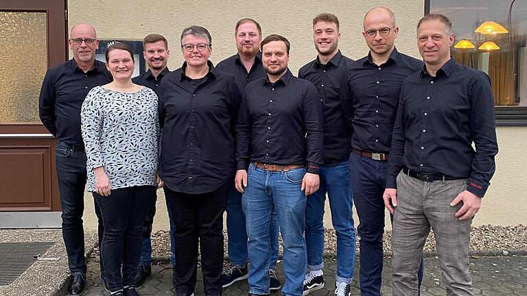 Auf dem Foto Markus Rappelt (Schatzmeister), Mandy Wichler (neu), Florian Dietz, Marion Schmidt (2. Vorsitzende), Roland Neuhöfer, Hannes Herold, Fabian Busch, Michael Oßwald (Schriftführer), Michael Busch (1. Vorsitzender). Auf dem Foto Markus Rappelt (Schatzmeister), Mandy Wichler (neu), Florian Dietz, Marion Schmidt (2. Vorsitzende), Roland Neuhöfer, Hannes Herold, Fabian Busch, Michael Oßwald (Schriftführer), Michael Busch (1. Vorsitzender).