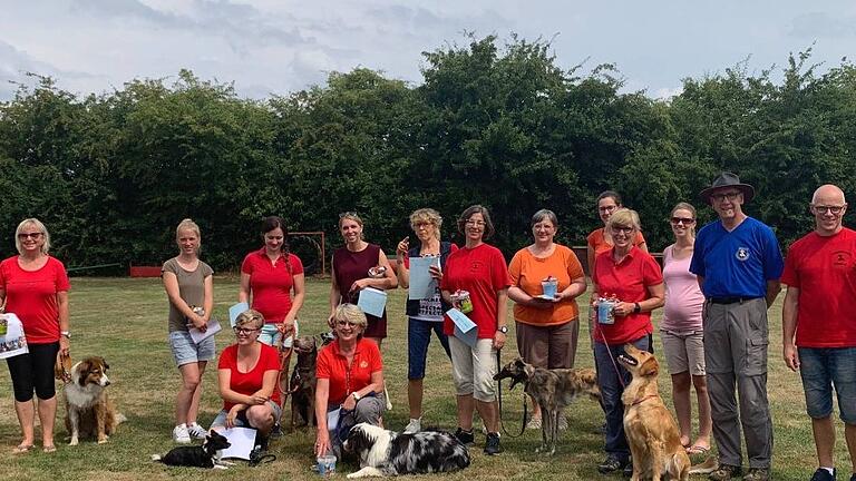 Erfolgreiche Hundeführer bei Hundesportfreunden in Kitzingen Erfolgreiche Hundeführer bei Hundesportfreunden in Kitzingen