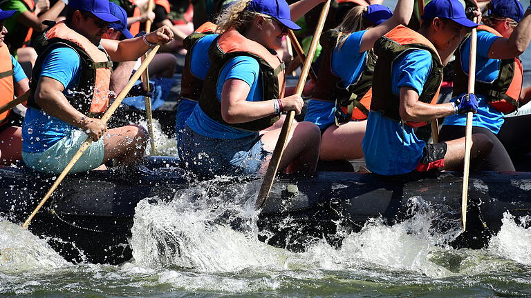 40 Teams traten in Schweinfurt an beim 11. Rotarian Rowdy River Raft Race, dem größten Schlauchbootrennen Deutschlands. 40 Teams traten in Schweinfurt an beim 11. Rotarian Rowdy River Raft Race, dem größten Schlauchbootrennen Deutschlands.