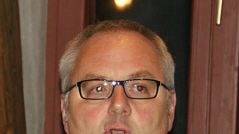 Auf großes Interesse stießen die Ausführungen von Prof. Dr. Matthias Wuschek in der Gemeinderatssitzung in Oberaurach. Der Sachverständige stellte das Mobilfunk-Gutachten für Trossenfurt und Tretzendorf vor.