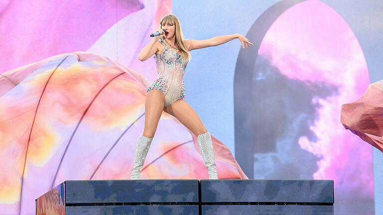 Taylor Swift ist gerade der größte Star im Musikbusiness. Ihre Fans zahlen astronomische Beträge für eine Konzert-Erfahrung. Taylor Swift ist gerade der größte Star im Musikbusiness. Ihre Fans zahlen astronomische Beträge für eine Konzert-Erfahrung.