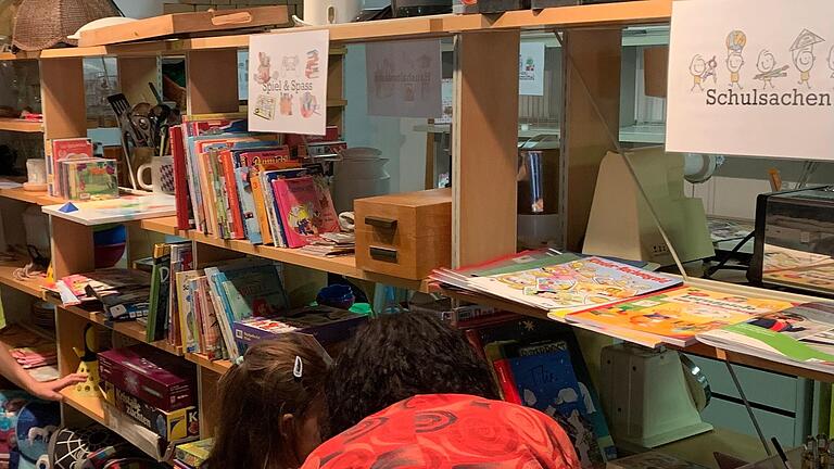 Ab sofort darf hier getauscht werden - z.B. in der Abteilung für Schulbedarf und Spielsachen.