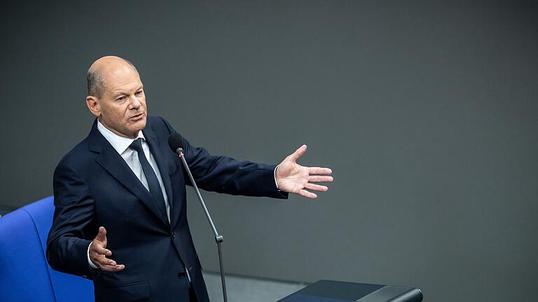 Bundestag - Kanzler Scholz bleibt bei seiner Prognose, was den Abschluss der Haushaltsverhandlungen angeht: spätestens Ende Juli. Bundestag - Kanzler Scholz bleibt bei seiner Prognose, was den Abschluss der Haushaltsverhandlungen angeht: spätestens Ende Juli.