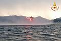 Suche in Italien.jpeg       -  Rettungskräfte suchen per Hubschrauber nach Vermissten, nachdem ein Touristen-Boot auf dem italienischen Lago Maggiore gekentert ist.