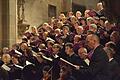 Bachkantate erklingt im Gottesdienst       -  (is)   Zum Jubiläum &bdquo;500 Jahre Reformation&ldquo; lässt Dekanatskantor Matthias Göttemann die Kantate &bdquo;Ein feste Burg ist unser Gott&ldquo; (BWV 80) von Johann Sebastian Bach im Gottesdienst erklingen. Am kommenden Sonntag, 9. Juli, wird das Werk beim Gottesdienst um 10.30 Uhr in der Heilig-Kreuz-Kirche in Oberlauringen aufgeführt. Das Werk hat eine lebhafte Kompositionsgeschichte hinter sich, denn bereits im Jahre 1715 schrieb der damals 30-jährige Bach in Weimar eine frühere Form dieses Werkes (BWV 80a). Zwischen 1727 und 1731 überarbeitete er das Werk in Leipzig (BWV 80b), und schließlich komponierte Bach erst nach 1735 in reifem Alter den großen virtuosen Eingangschor. Der Bachforscher Alfred Dürr schreibt dazu: &bdquo;Der Eingangschor ist wohl der Höhepunkt des Bachschen vokalen Choralschaffens.&ldquo; Zu guter Letzt gab sein Sohn Wilhelm Friedemann Bach dem Werk durch Hinzufügen von drei Trompeten und Pauken noch mehr Strahlkraft. Die Kantate vertont die sehr bildhaften Worte des Chorales &bdquo;ein feste Burg&ldquo; auf sehr mitreißende Weise, zeigt in der Sopran-Arie aber auch fast kindlich zarte Züge. Aufgeführt wird das Werk mit drei Trompeten, Pauken, drei Oboen, Fagott, Streichern und Orgel, gesungen von der Kantorei Hassberge sowie Solisten aus Leipzig und München unter der Leitung von Dekanatskantor Matthias Göttemann. Den Gottesdienst zelebriert Melanie von Truchseß. Die evangelische Kirchengemeinde richtete im Anschluss in der Kirchenburg ein Fest aus.