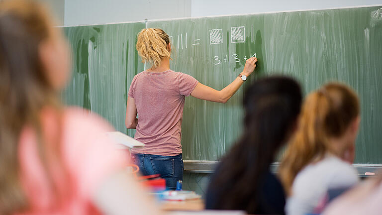 214563922.jpg - Während der Schulzeit ist alles gut, doch in den Sommerferien bangen Referendare um ihre Existenz. 214563922.jpg - Während der Schulzeit ist alles gut, doch in den Sommerferien bangen Referendare um ihre Existenz.