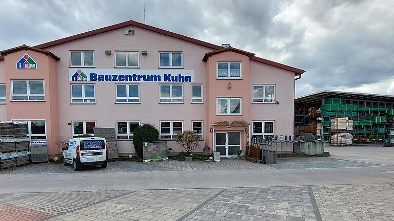 Das Bauzentrum Kuhn hat seinen Sitz in Lengfurt (im Bild) und eine Filiale in Zellingen. Das Bauzentrum Kuhn hat seinen Sitz in Lengfurt (im Bild) und eine Filiale in Zellingen.