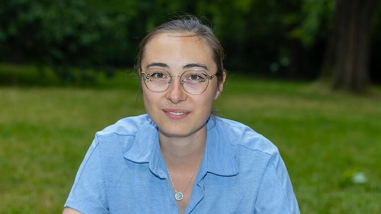 Noémie Ferran ist 22, lebt in Würzburg und studiert Umwelt- und Raumentwicklung. Noémie Ferran ist 22, lebt in Würzburg und studiert Umwelt- und Raumentwicklung.