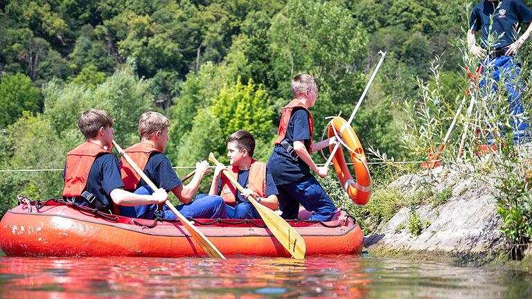 Rettungsring aufgenommen - volle Kraft&nbsp;voraus.