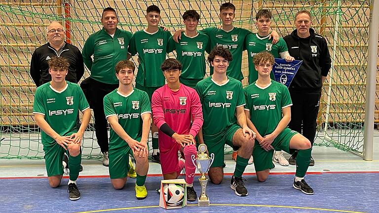 Mit diesem Team gewann der TSV&nbsp; Großbardorf die Futsal-Bezirksmeisterschaft der U-19-Junioren in Rimpar.