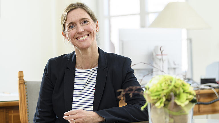 Bürgermeisterin Judith Jörg (CSU) in ihrem Büro im Rathaus in Würzburg.