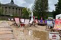 Der Regen hinterlässt seine Spuren am Stadtstrand von Bad Kissingen.