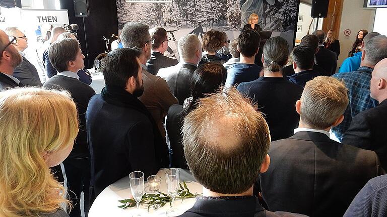 Susanne Puello auf der Pressekonferenz.