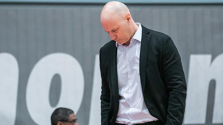 Die Baskets und ihr Trainer Denis Wucherer haben nun die nächste Zwangspause.